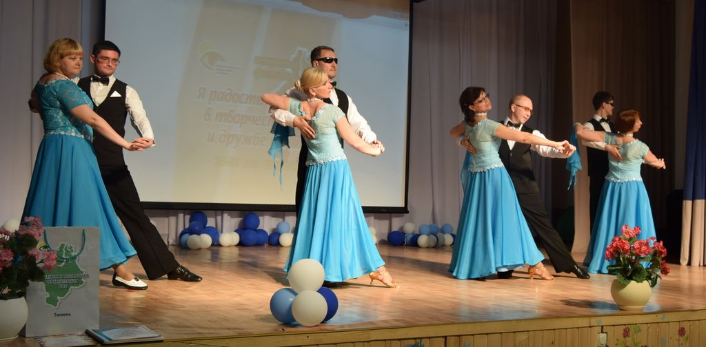 Выступление танцевального коллектива