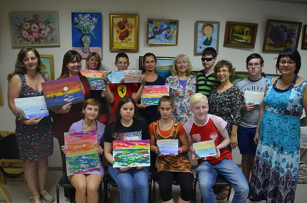 Активисты Воронежской региональной организации ВОС раскрыли свои художественные таланты на занятии по живописи