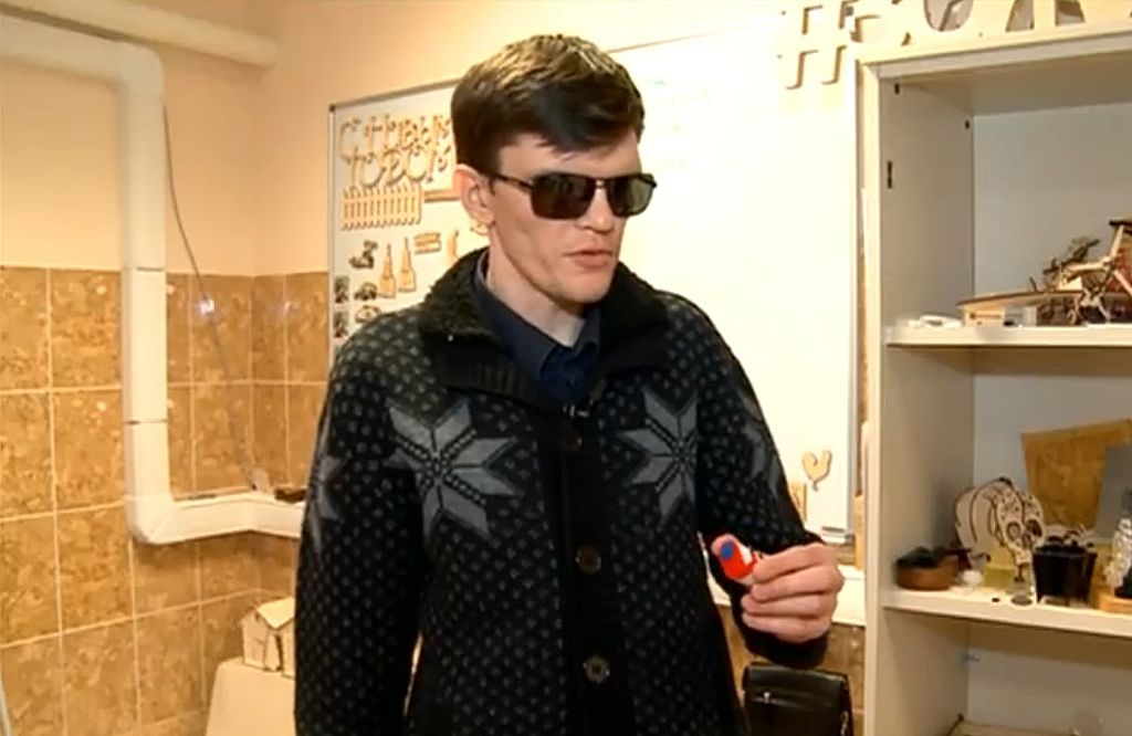 Молодой незрячий работник Тюменского предприятия ВОС ООО «ТПИЗ» разработал инновационный тифлоприбор