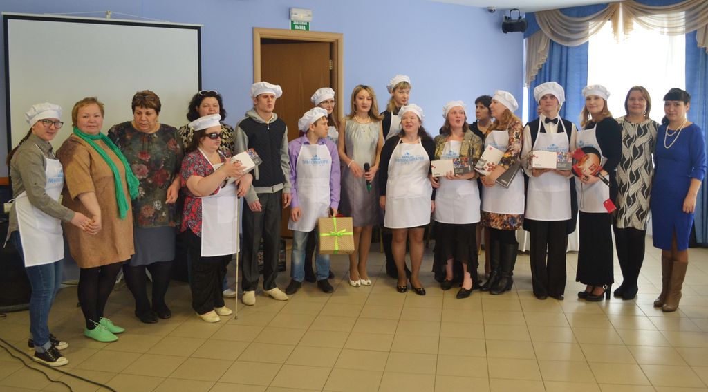 Группа незрячих кулинаров