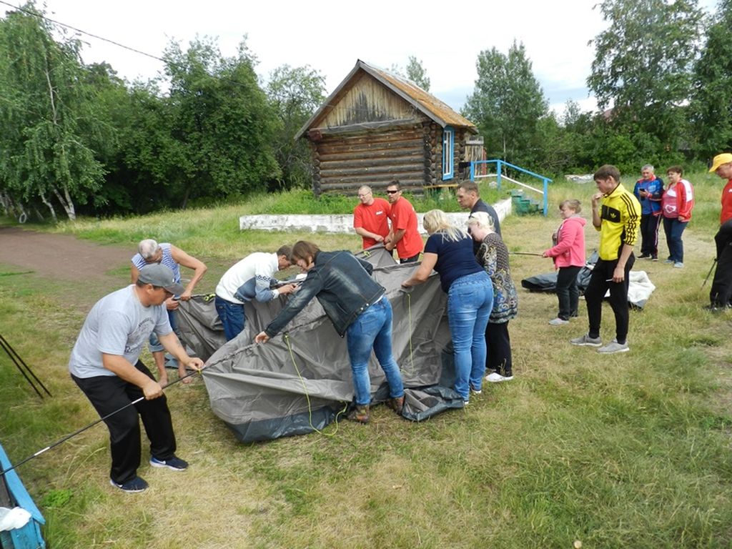 Соревнования по сбору и установке палатки на время