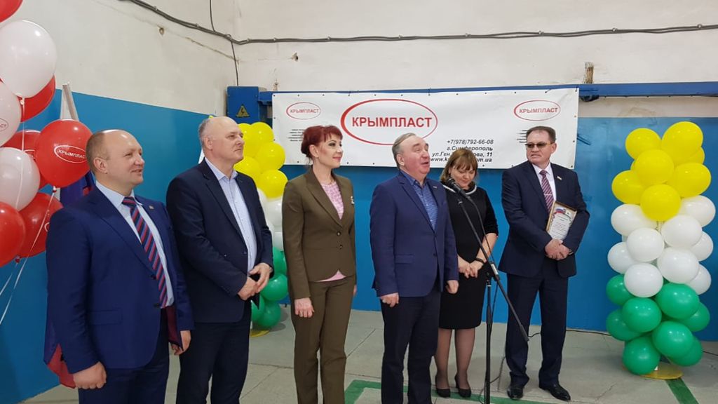 Выступление почётных гостей на открытии производства