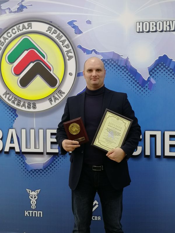 Диплом и золотая медаль профессиональной программы обучения