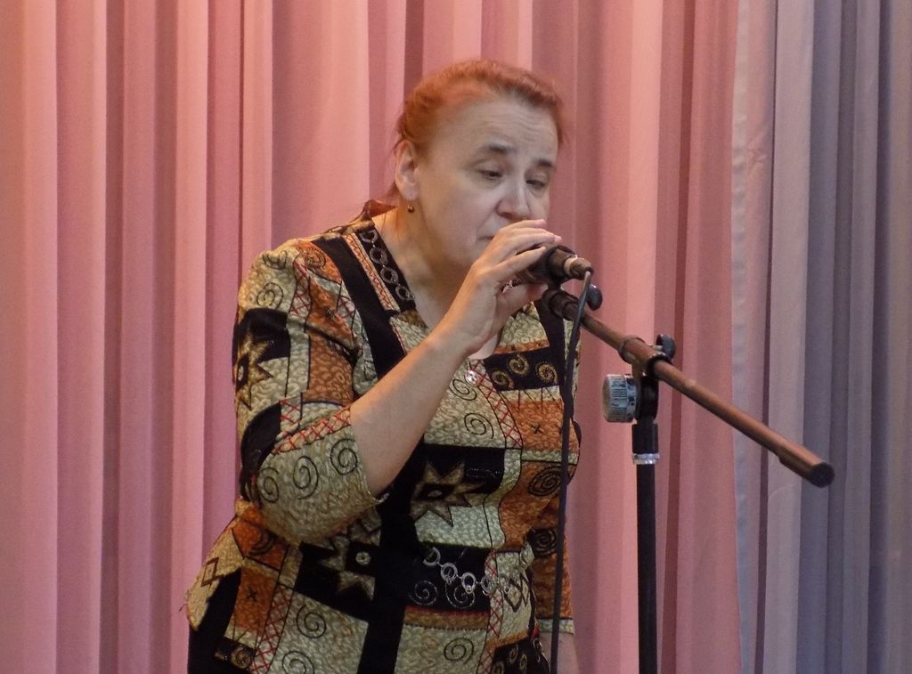Проникновенное исполнение вокалистки С. Манакиной