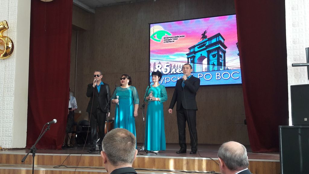 Выступление хора незрячих исполнителей