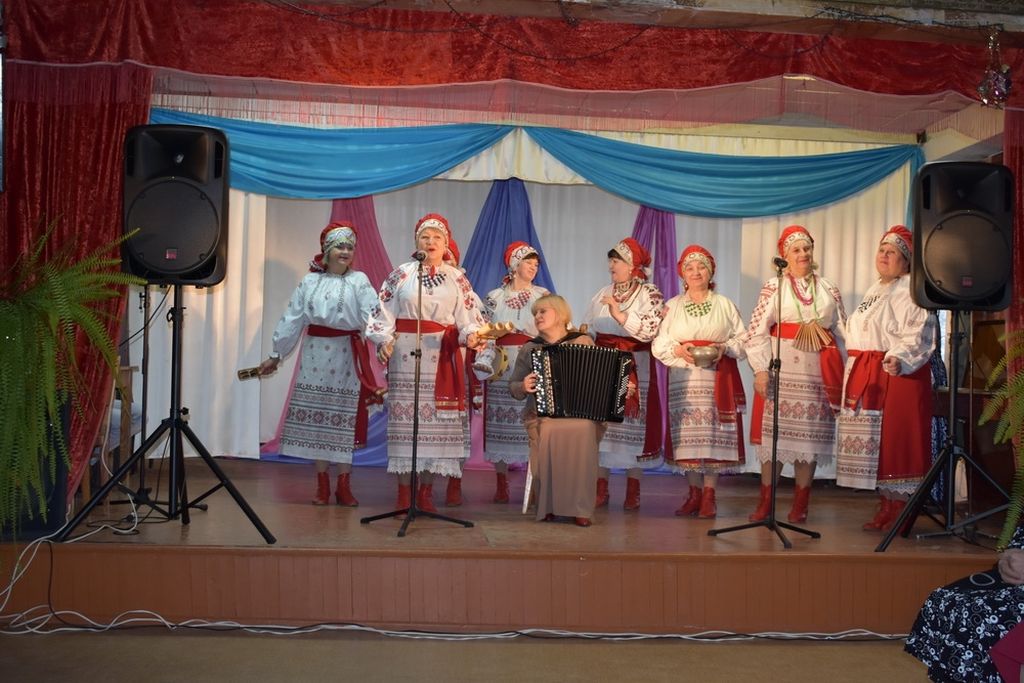 Выступление народного фольклорного коллектива «Веселые девчата»