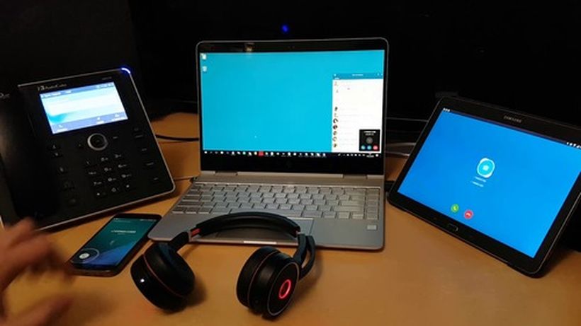 Ноутбук, планшет и другие средства общения с помощью интернет-технологий