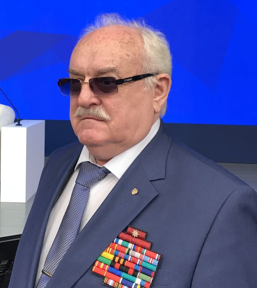 Президент ВОС А. Я. Неумывакин на заседании Генерального совета партии 