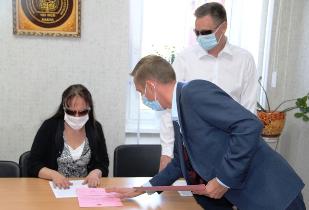 Вручение сертификатов активистам Калининградской РО ВОС
