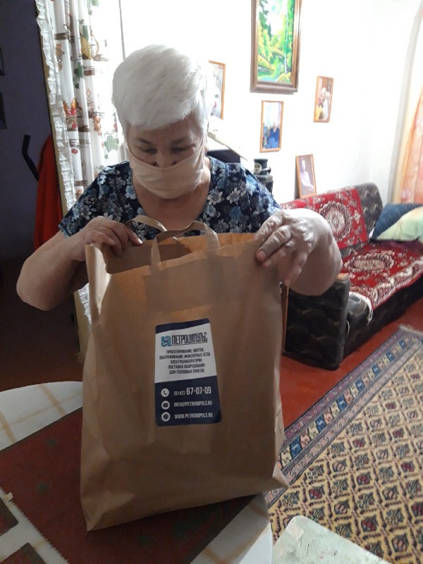 Члены Карельской РО ВОС получают продуктовые наборы на дому