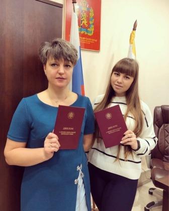 Сотрудники Аппарата управления Красноярской РО ВОС Н. В. Рыбникова и В. А. Мамышева