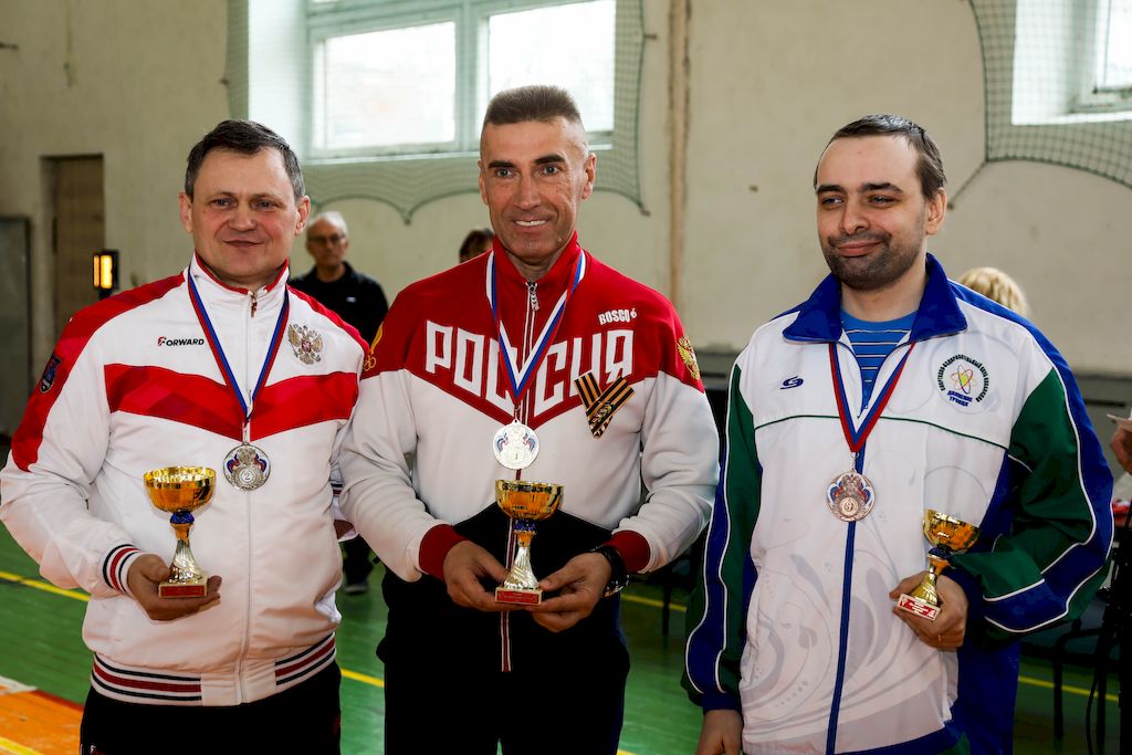 Победители турнира награждены медалями и кубками
