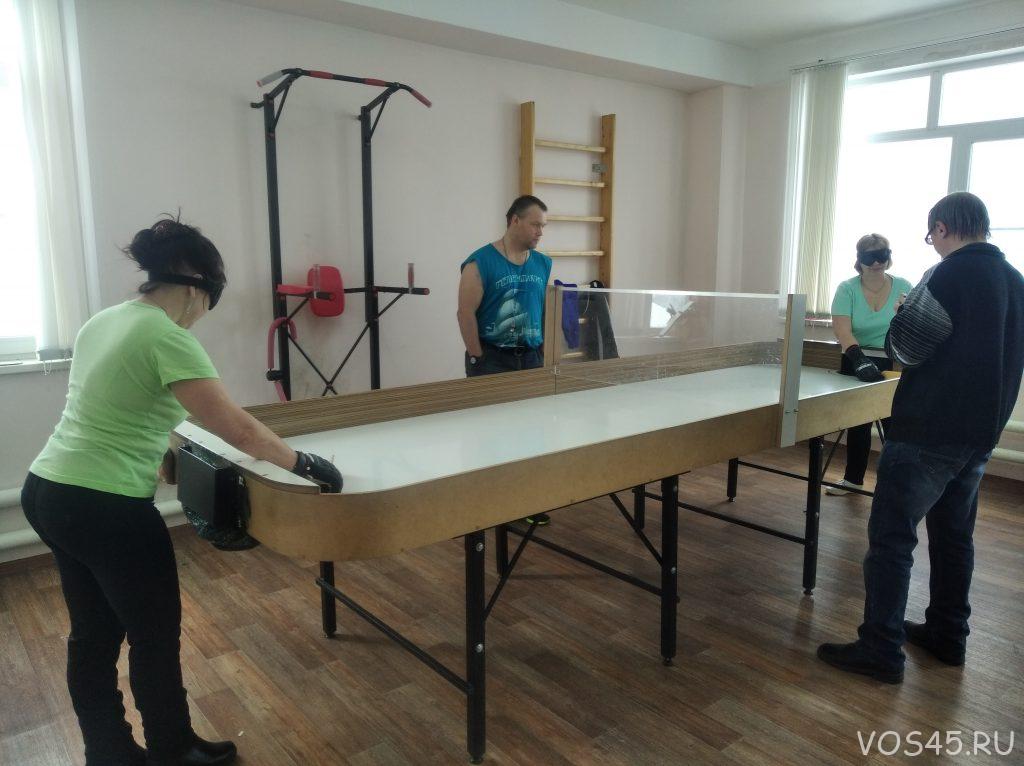Спортсмены Курганской РО ВОС за теннисным столом