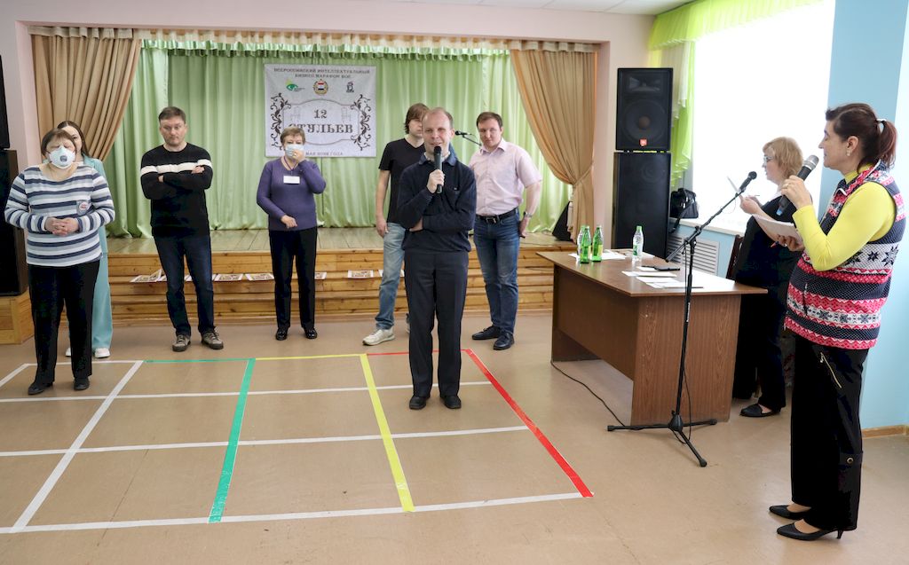 Интеллектуалы ВОС отвечают на сложные вопросы ведущих в ходе марафона 
