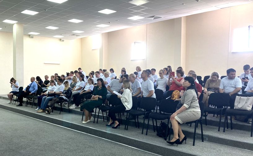 участники форума в зале