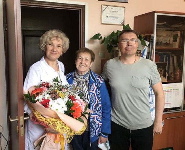Председатель Свердловской областной организации ВОС поздравила заместителя начальника Госпиталя для ветеранов войн с юбилеем