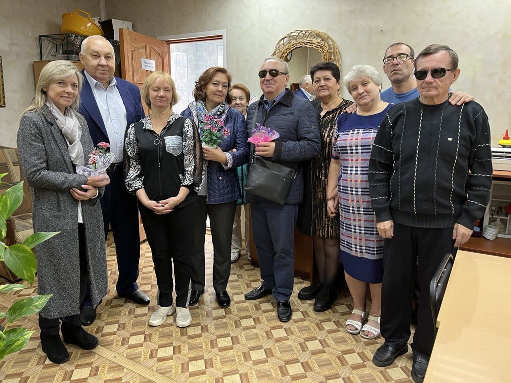 Общее фото президента ВОС В. В. Сипкина, преподавателей и слушателей ЦРС ВОС