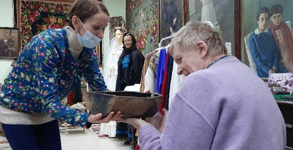 Экскурсия для инвалидов по зрению в гончарную мастерскую