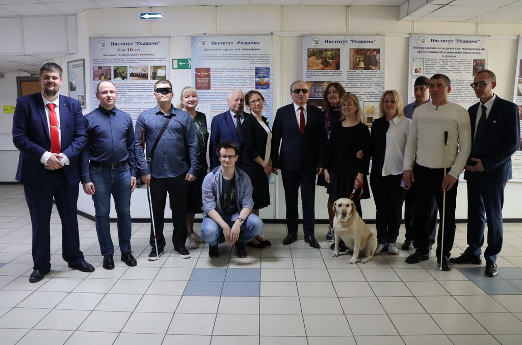 Общее фото президента ВОС В. В. Сипкина с группой слушателей