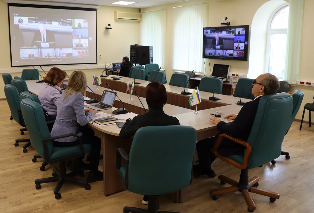 Президент ВОС В. В. Сипкин в начале работы заседания коллегии Минпросвещения России