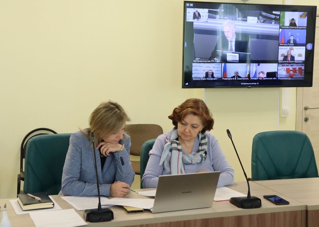 Сотрудники аппарата управления ВОС, участвующие в заседании