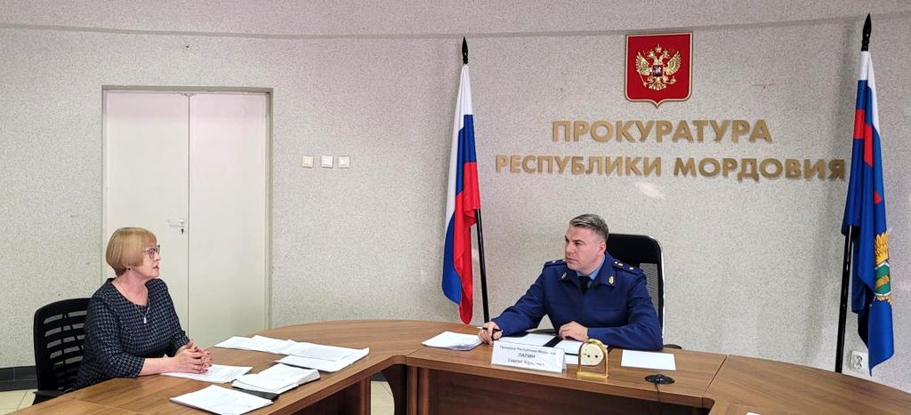 Вопросы обеспечения прав инвалидов обсудили председатель Мордовской РО ВОС М. И. Пуряева и прокурор Республики Мордовия С. Ю. Лапин