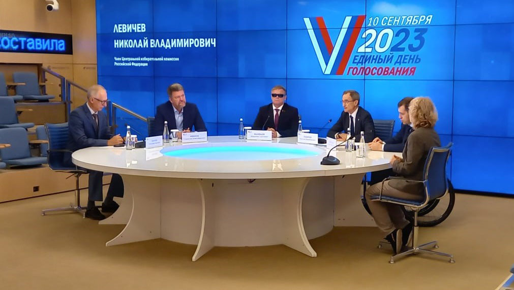 Вице-президент ВОС А. И. Коняев на конференции с представителями ЦИК РФ