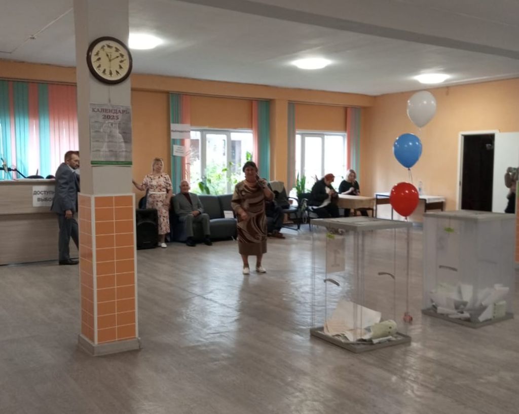 Интерьер Дома культуры Кемеровской РО ВОС, где работал избирательный участок №216