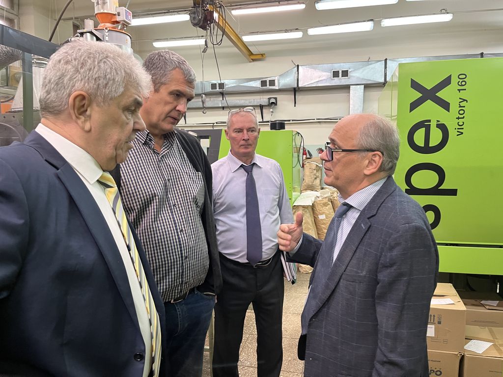 Вице-президент ВОС Д. В. Котенев посетил наиболее крупное предприятие ВОС в Москве ООО «Кунцево-Электро»