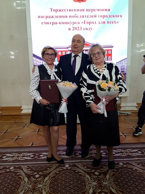 Председатель МГО ВОС А. Н. Мошковский, председатель МО «Лосиноостровский округ» В. Ф. Букварёва и председатель МО «Академический округ» Е. Н. Чалкина