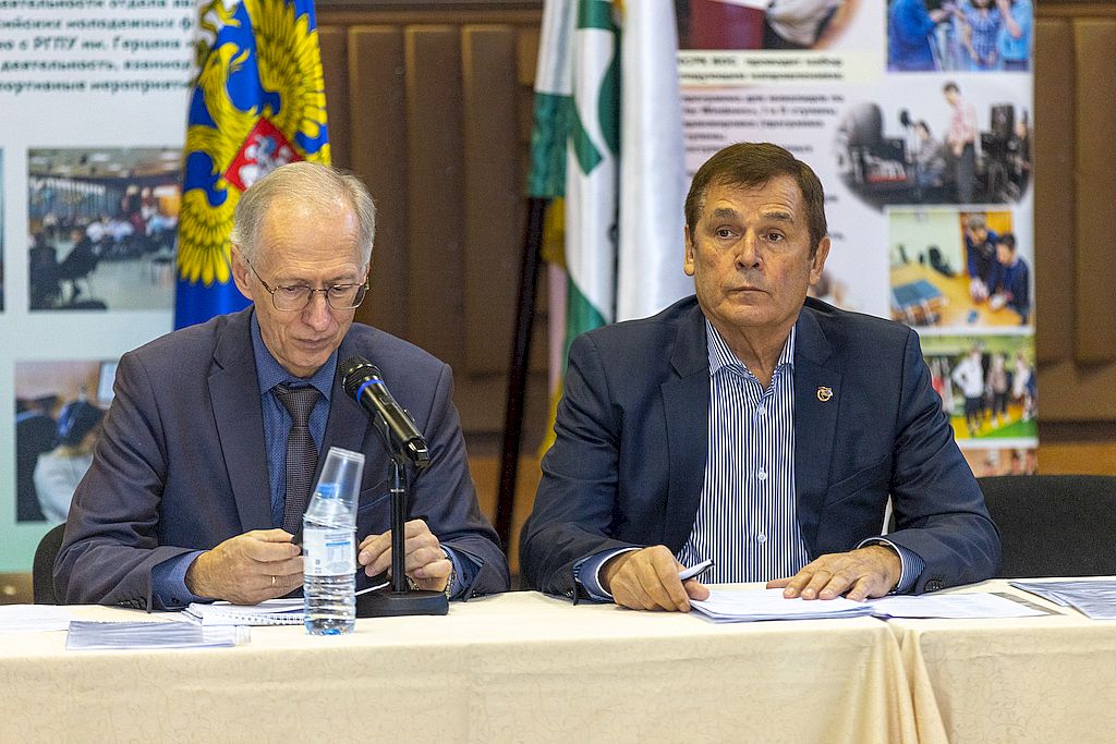 А. И. Коняев и В. П. Баженов