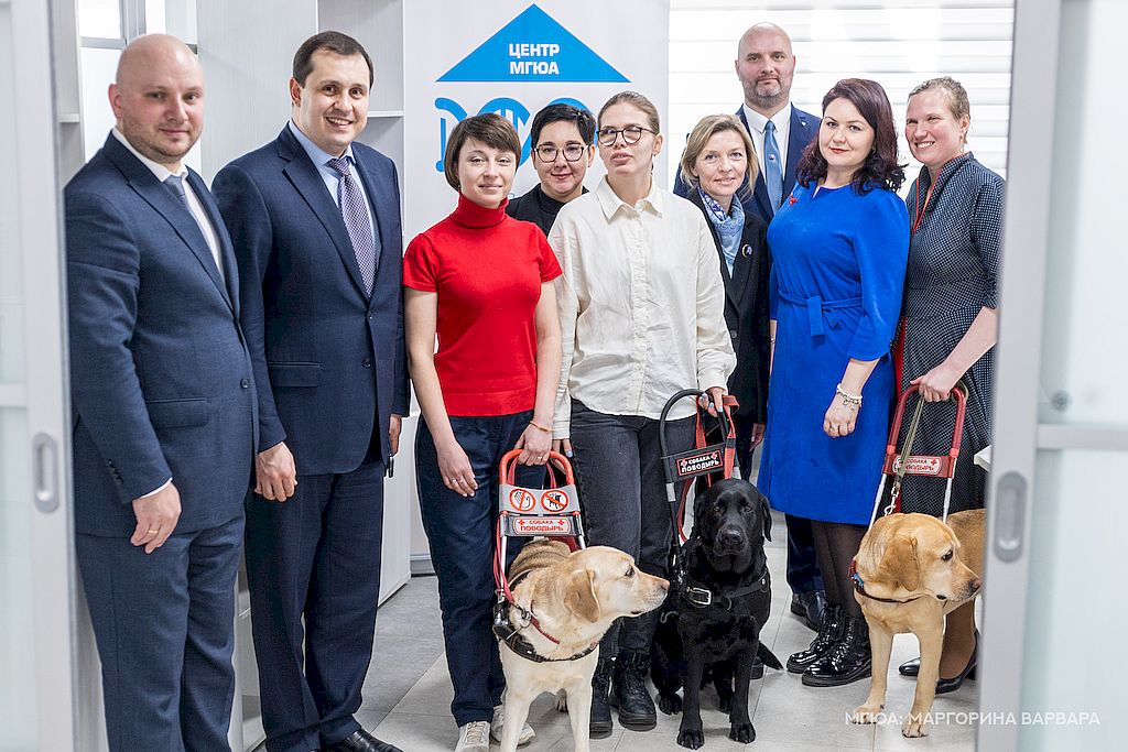 Специалисты Аппарата управления ВОС и РШПСП ВОС на круглом столе обсудили правовые и социальные аспекты использования ТСР на примере собаки-проводника