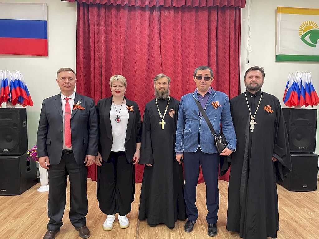 на фотографии гости мероприятия.