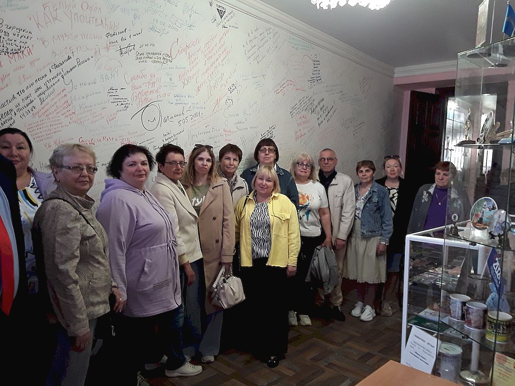 Общая фотография участников конференции в музее
