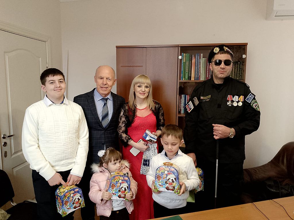 Полномочный представитель президента ВОС в Северо-Кавказском федеральном округе С. М. Дубовик встретился с семьёй героя специальной военной операции