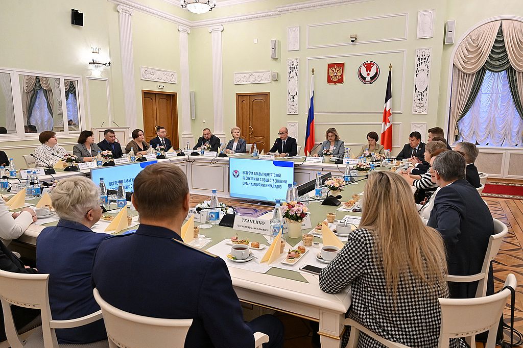 Встреча с главой Удмуртской республики в Международный день инвалидов