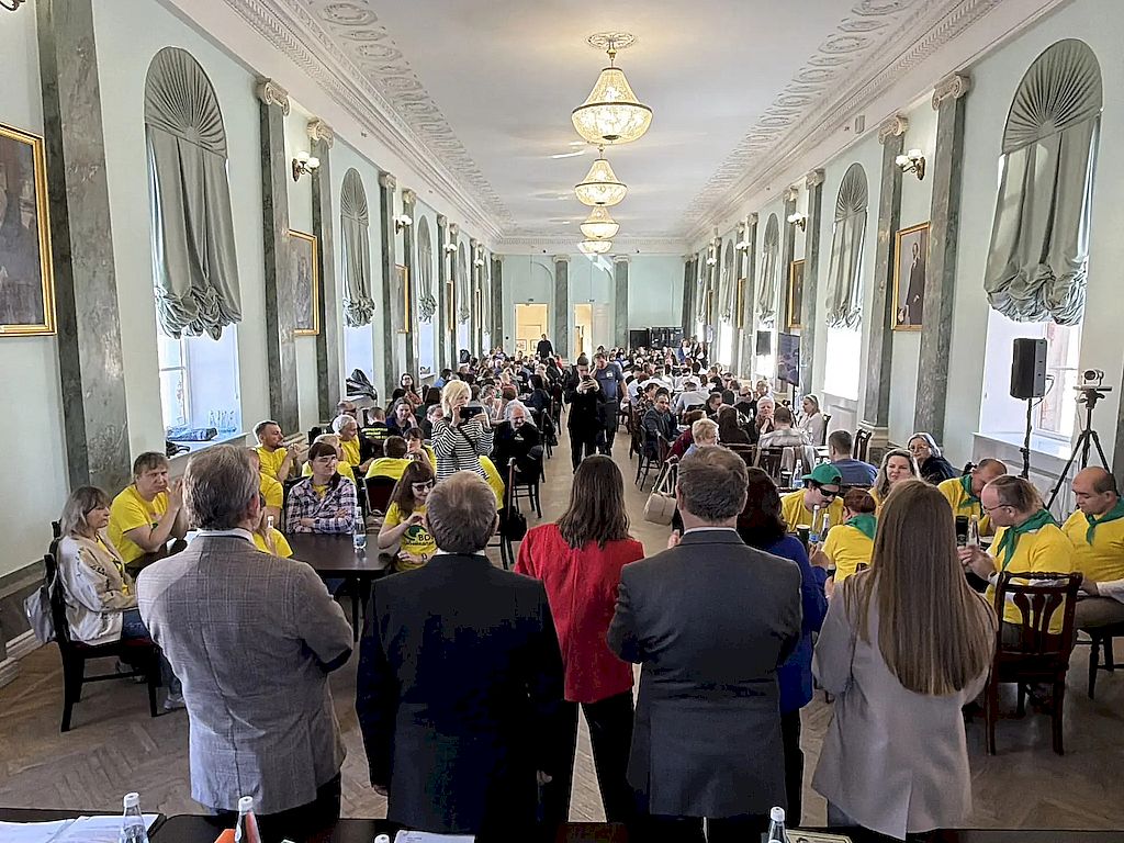 участники и гости торжественного открытия фестиваля