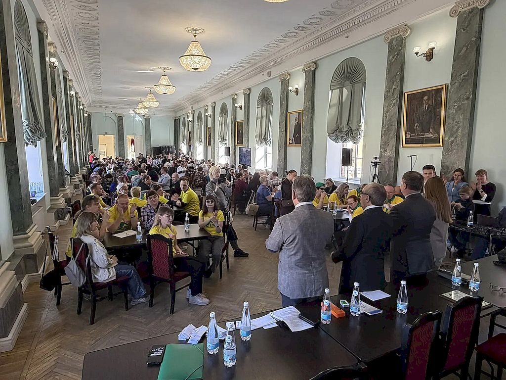 участники и гости торжественного открытия фестиваля