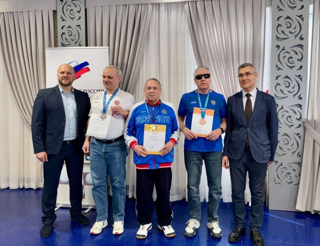 Победители турнира среди мужчин 