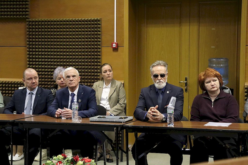 члены ЦП ВОС и приглашённые