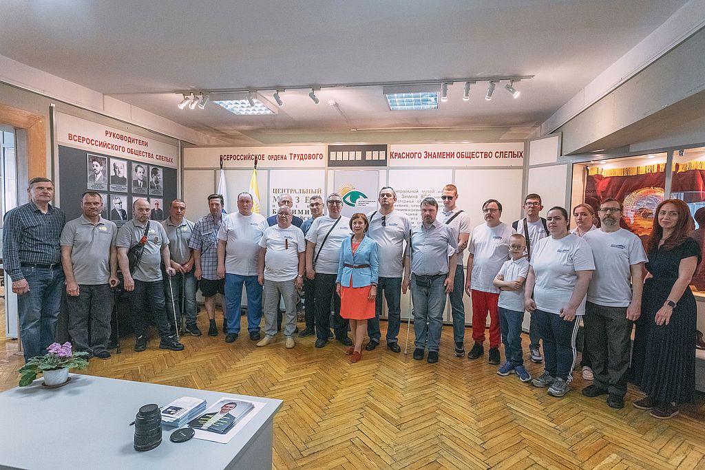 общее фото в музее ВОС имени Бориса Зимина