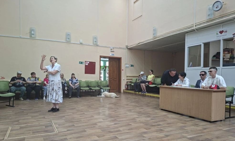 Выступает одна из участниц конкурса