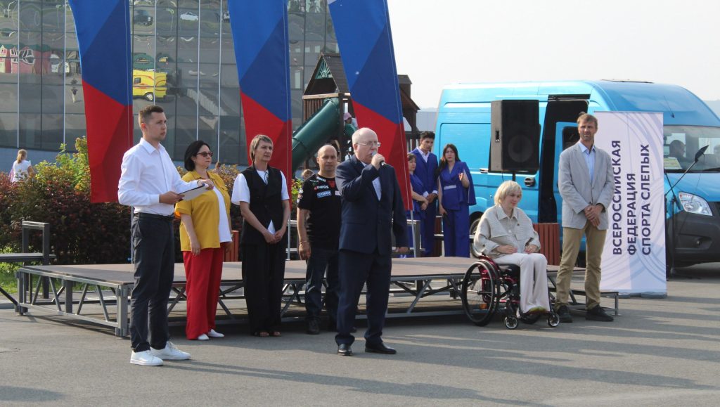 Участников приветствуют высокие гости 