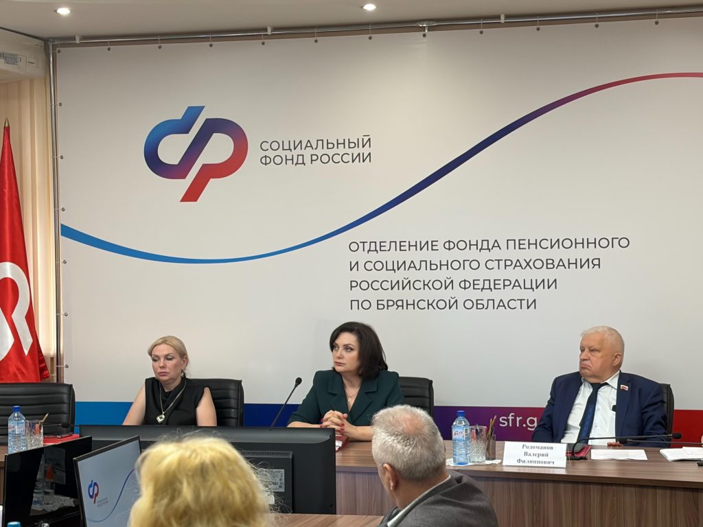 Специалисты фонда и председатель Общественной палаты