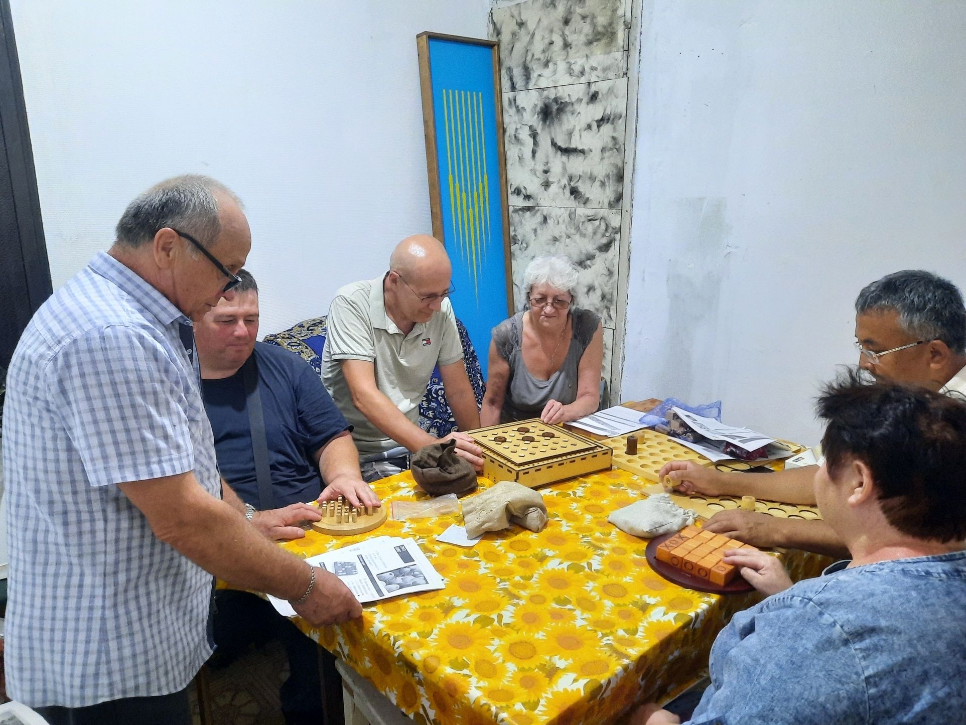 В Новоалтайске прошёл мастер-класс по настольным играм для незрячих и слабовидящих