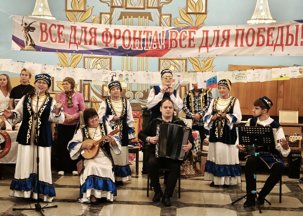 Выступление ансамбля 
