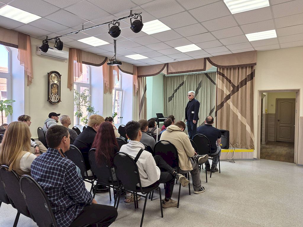 перед форумчанами выступает председатель региональной организации