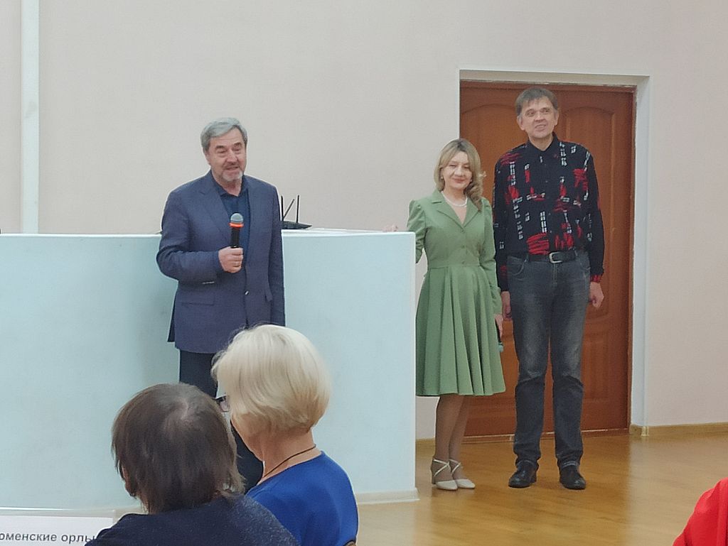 Открытие ведущие и председатель общественной палаты Чеботарев