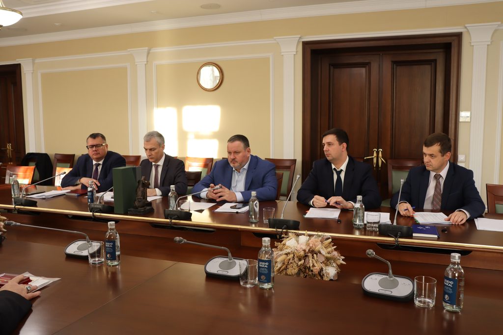 представители министерства во главе с Антоном Котяковым