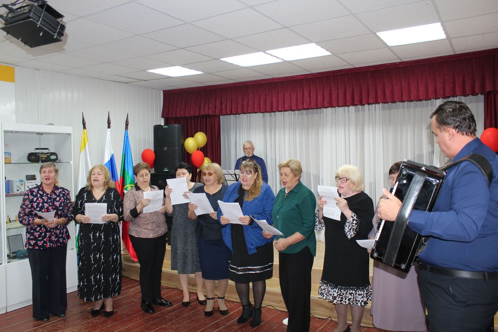 Женщины поют песню